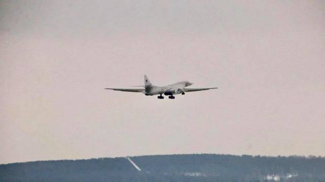 “Thiên nga trắng” T-160M có chuyến bay thử đầu tiên

